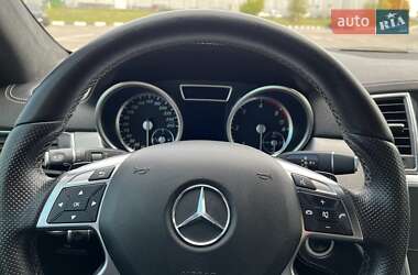 Позашляховик / Кросовер Mercedes-Benz M-Class 2015 в 