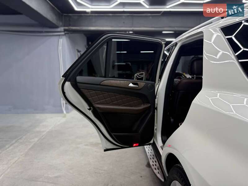 Внедорожник / Кроссовер Mercedes-Benz M-Class 2013 в Черновцах