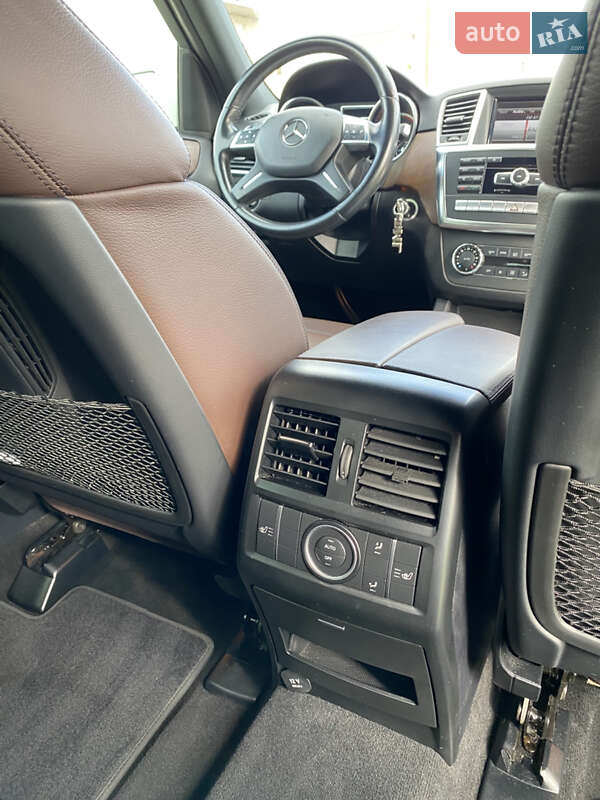 Позашляховик / Кросовер Mercedes-Benz M-Class 2013 в Одесі