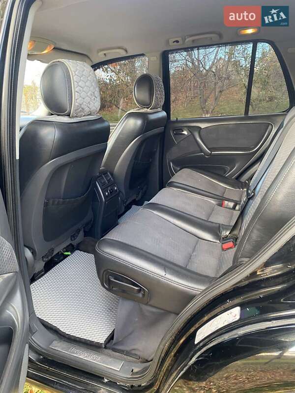 Позашляховик / Кросовер Mercedes-Benz M-Class 2004 в Чернівцях