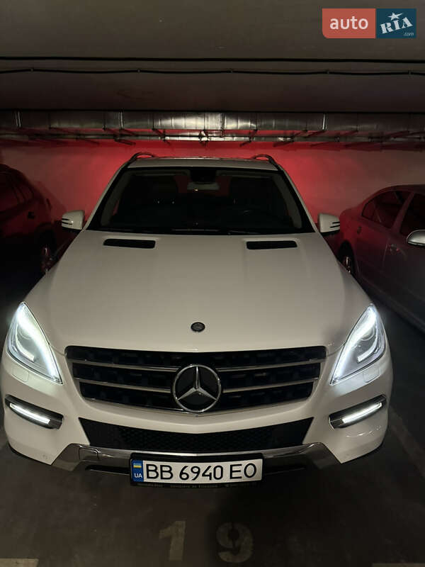 Внедорожник / Кроссовер Mercedes-Benz M-Class 2013 в Киеве