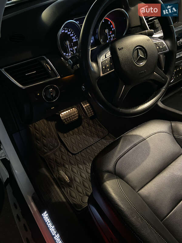 Внедорожник / Кроссовер Mercedes-Benz M-Class 2013 в Киеве