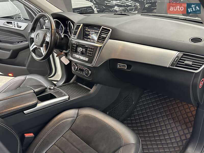 Внедорожник / Кроссовер Mercedes-Benz M-Class 2011 в Харькове