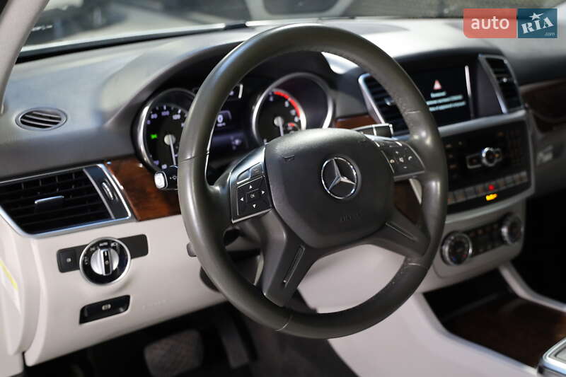 Позашляховик / Кросовер Mercedes-Benz M-Class 2013 в Луцьку фото 20 Позашляховик / Кросовер Mercedes-Benz M-Class 2013 в Луцьку