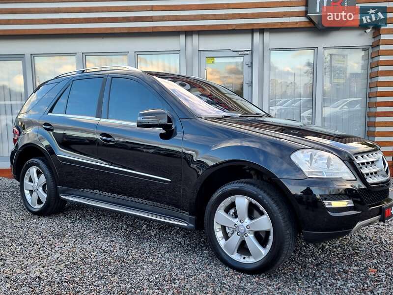 Внедорожник / Кроссовер Mercedes-Benz M-Class 2010 в Киеве