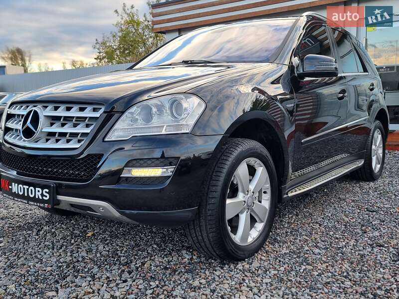 Внедорожник / Кроссовер Mercedes-Benz M-Class 2010 в Киеве