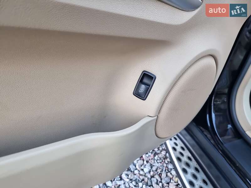 Внедорожник / Кроссовер Mercedes-Benz M-Class 2010 в Киеве