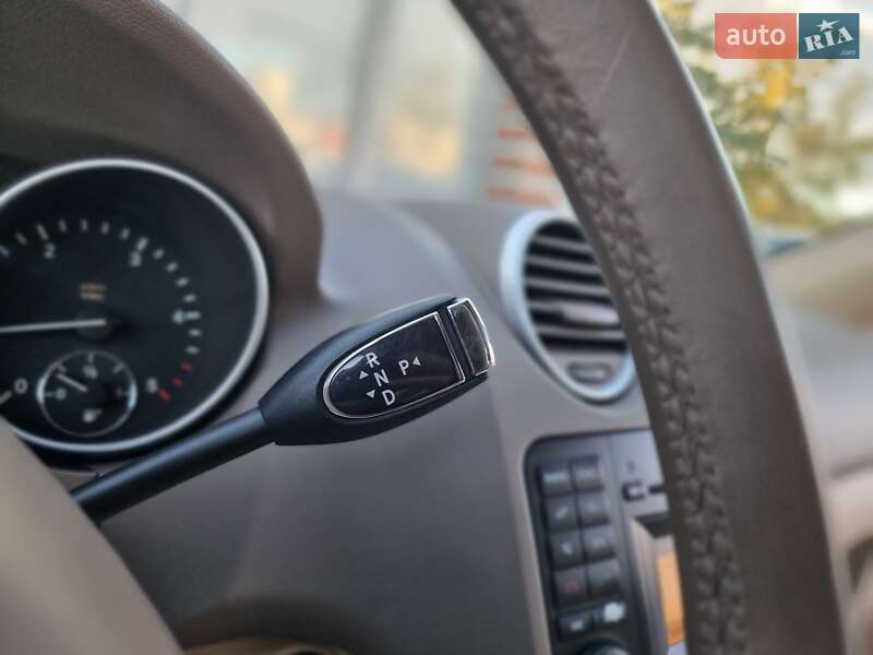 Внедорожник / Кроссовер Mercedes-Benz M-Class 2010 в Киеве