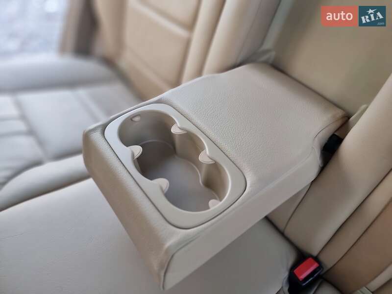 Внедорожник / Кроссовер Mercedes-Benz M-Class 2010 в Киеве