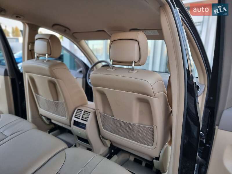 Внедорожник / Кроссовер Mercedes-Benz M-Class 2010 в Киеве