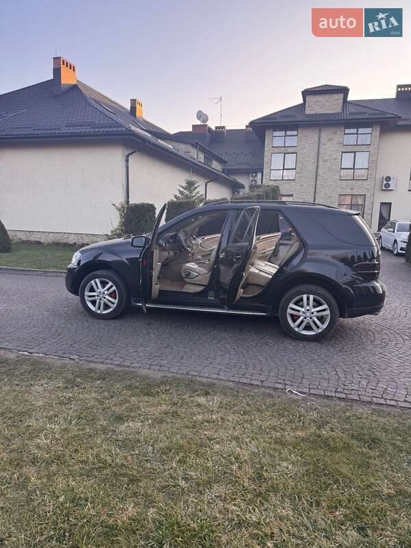 Позашляховик / Кросовер Mercedes-Benz M-Class 2005 в Жовкві