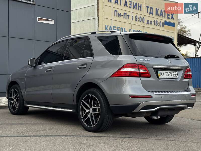 Внедорожник / Кроссовер Mercedes-Benz M-Class 2011 в Киеве