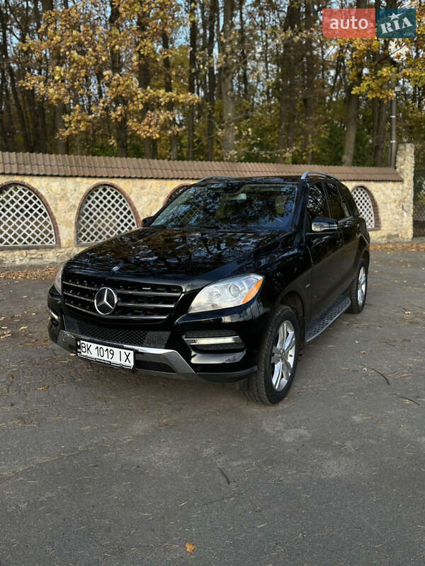 Позашляховик / Кросовер Mercedes-Benz M-Class 2011 в Рівному