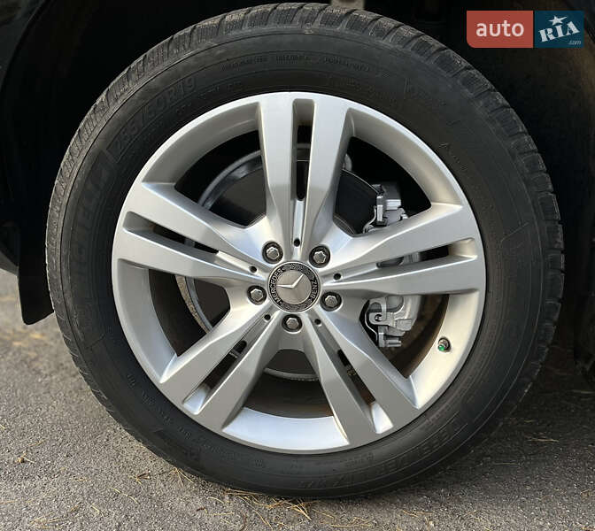 Позашляховик / Кросовер Mercedes-Benz M-Class 2011 в Рівному