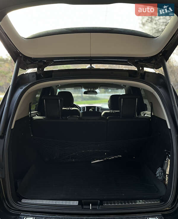 Позашляховик / Кросовер Mercedes-Benz M-Class 2011 в Рівному