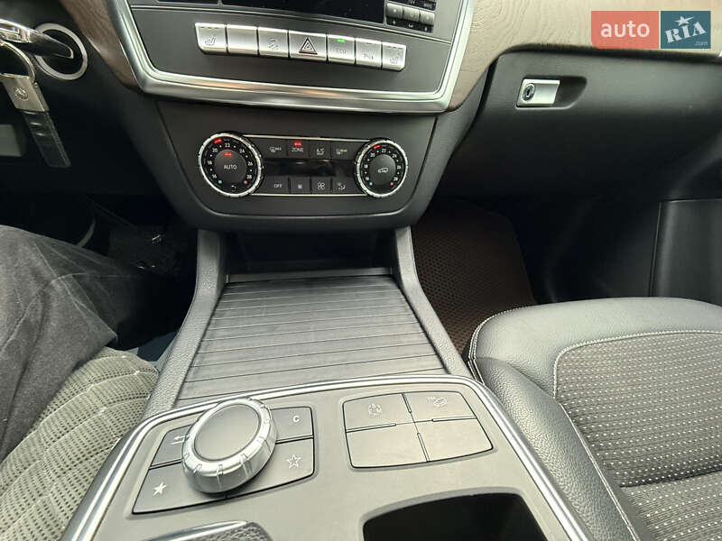 Внедорожник / Кроссовер Mercedes-Benz M-Class 2013 в Киеве