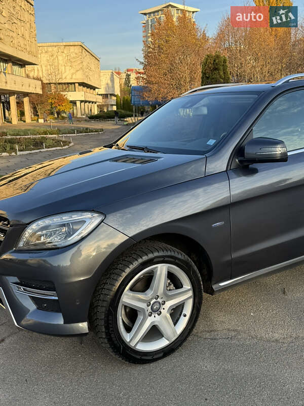 Внедорожник / Кроссовер Mercedes-Benz M-Class 2012 в Киеве
