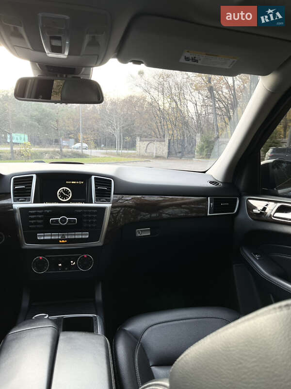 Позашляховик / Кросовер Mercedes-Benz M-Class 2011 в Рівному