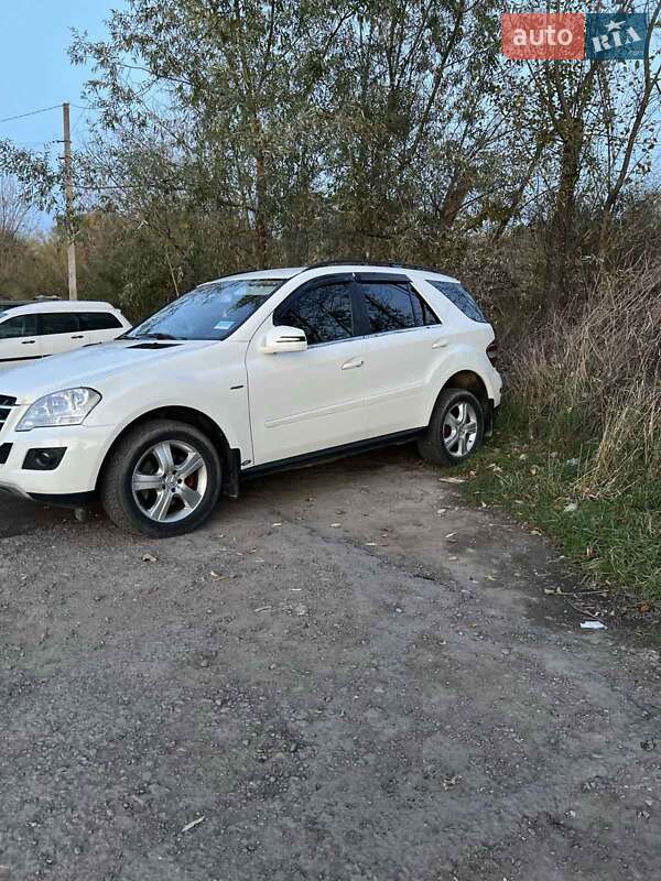 Позашляховик / Кросовер Mercedes-Benz M-Class 2010 в Чернівцях фото 8 Позашляховик / Кросовер Mercedes-Benz M-Class 2010 в Чернівцях