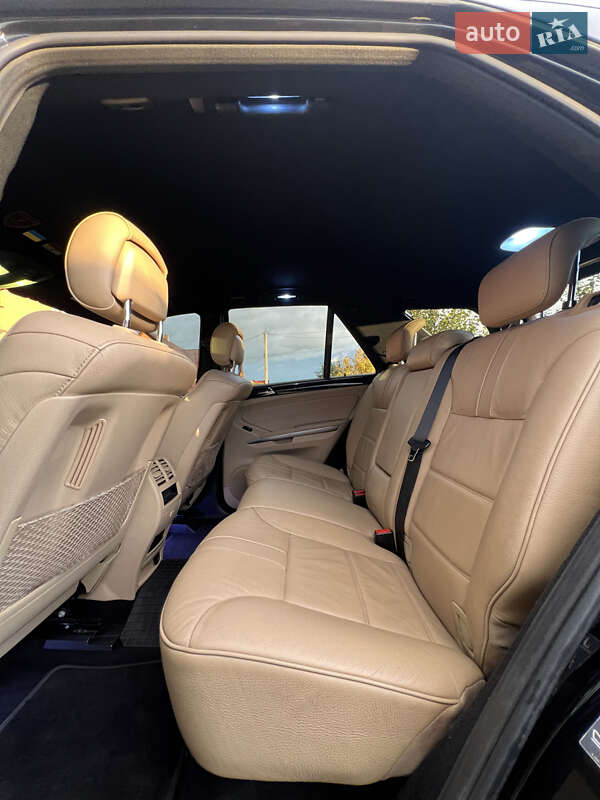 Позашляховик / Кросовер Mercedes-Benz M-Class 2009 в Вараші