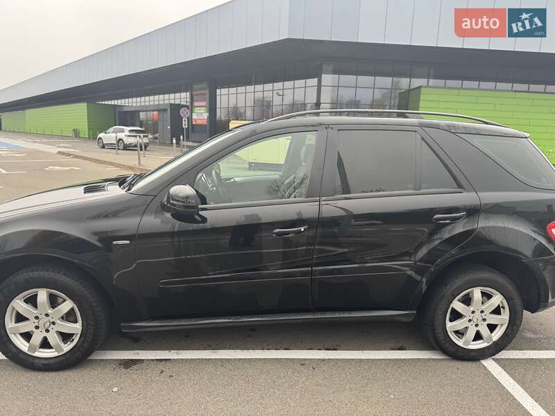 Позашляховик / Кросовер Mercedes-Benz M-Class 2011 в Києві