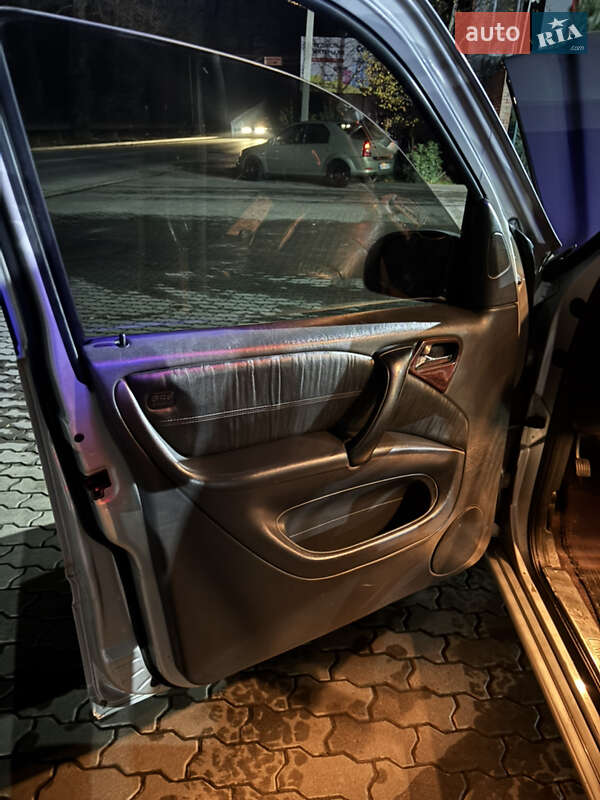 Внедорожник / Кроссовер Mercedes-Benz M-Class 2003 в Киеве