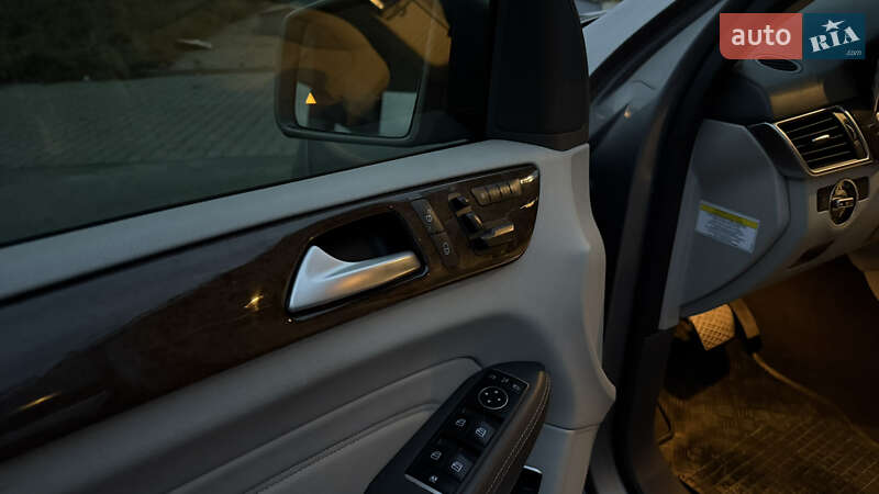 Позашляховик / Кросовер Mercedes-Benz M-Class 2012 в Шепетівці