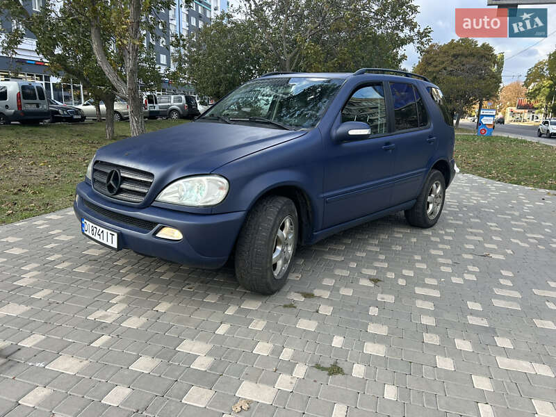 Mercedes-Benz M-Class 2000 Mercedes-Benz M-Class 2000