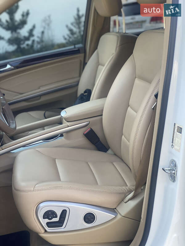 Внедорожник / Кроссовер Mercedes-Benz M-Class 2011 в Луцке