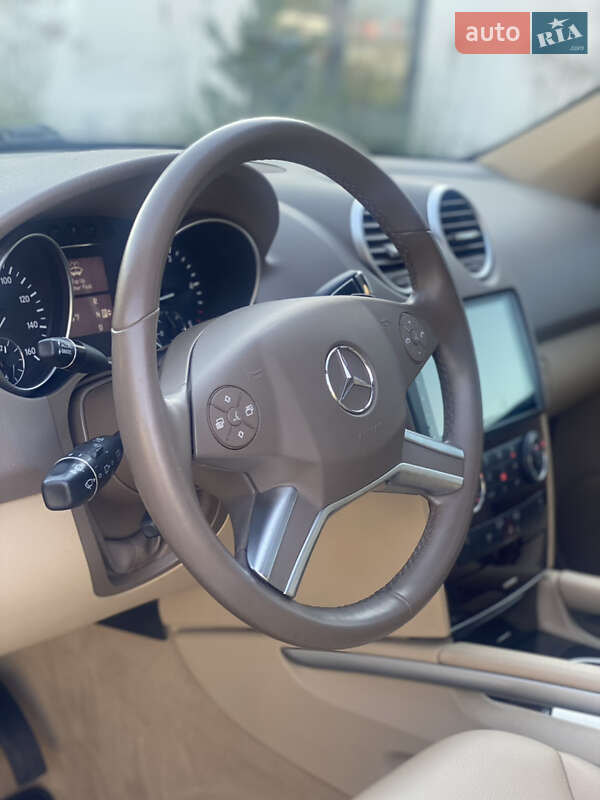 Внедорожник / Кроссовер Mercedes-Benz M-Class 2011 в Луцке