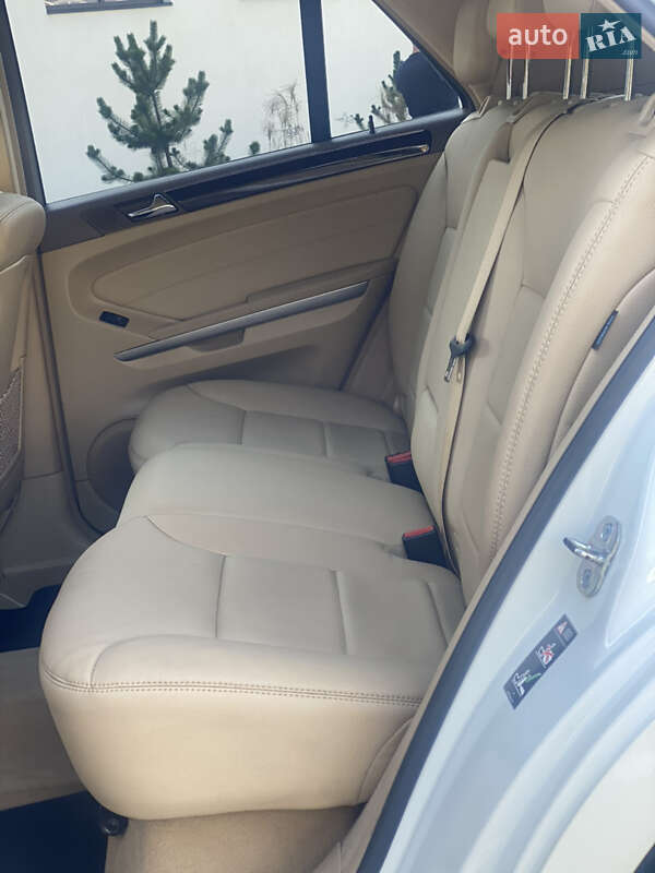 Внедорожник / Кроссовер Mercedes-Benz M-Class 2011 в Луцке