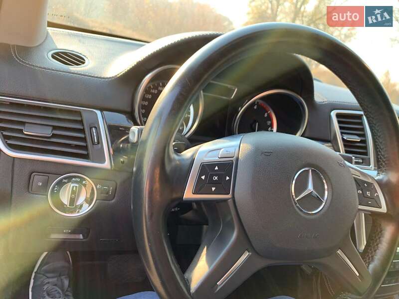 Внедорожник / Кроссовер Mercedes-Benz M-Class 2011 в Киеве