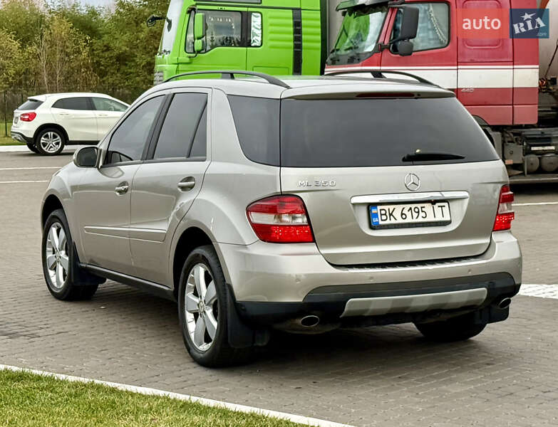 Внедорожник / Кроссовер Mercedes-Benz M-Class 2005 в Ровно