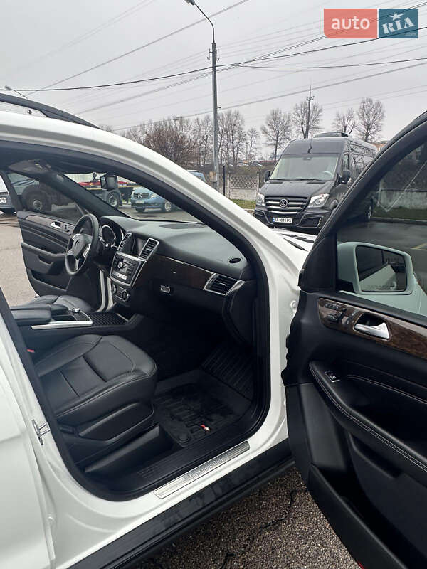 Внедорожник / Кроссовер Mercedes-Benz M-Class 2015 в Киеве