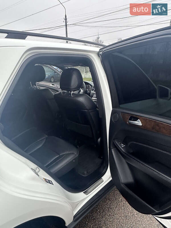 Внедорожник / Кроссовер Mercedes-Benz M-Class 2015 в Киеве