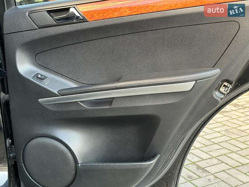 Внедорожник / Кроссовер Mercedes-Benz M-Class 2006 в Одессе