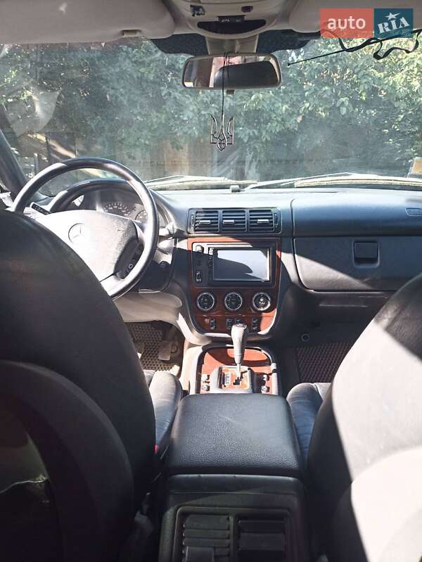 Внедорожник / Кроссовер Mercedes-Benz M-Class 2003 в Николаеве