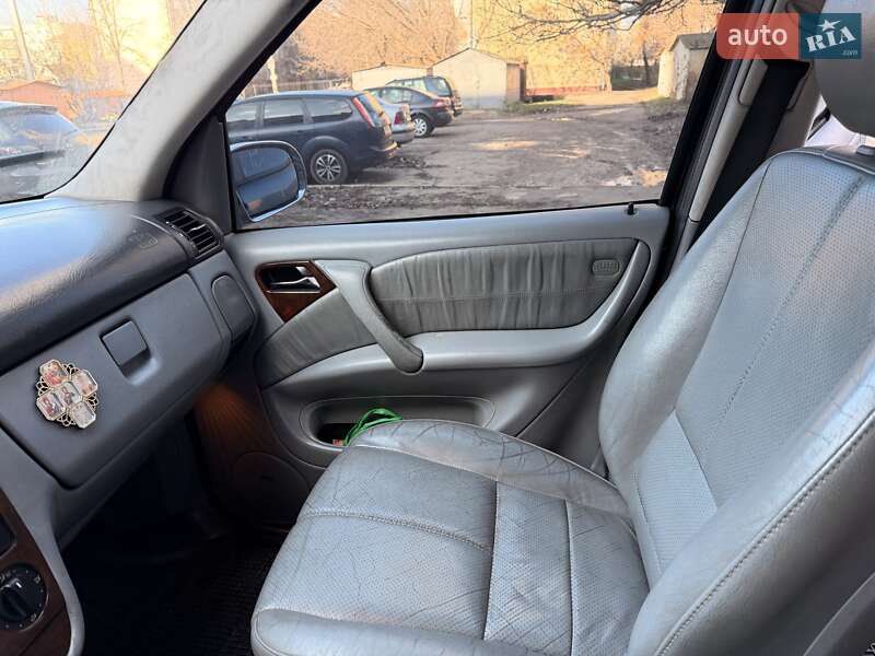 Внедорожник / Кроссовер Mercedes-Benz M-Class 2001 в Никополе