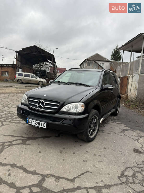 Mercedes-Benz M-Class 2004 Mercedes-Benz M-Class 2004