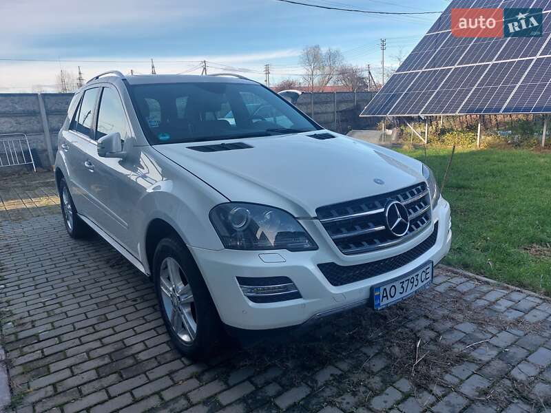 Позашляховик / Кросовер Mercedes-Benz M-Class 2010 в Ужгороді