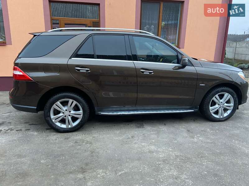 Внедорожник / Кроссовер Mercedes-Benz M-Class 2012 в Дубно