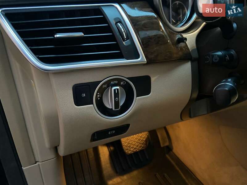 Внедорожник / Кроссовер Mercedes-Benz M-Class 2012 в Дубно