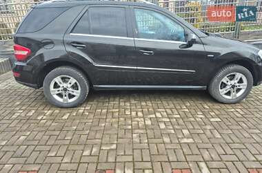 Внедорожник / Кроссовер Mercedes-Benz M-Class 2010 в Черновцах