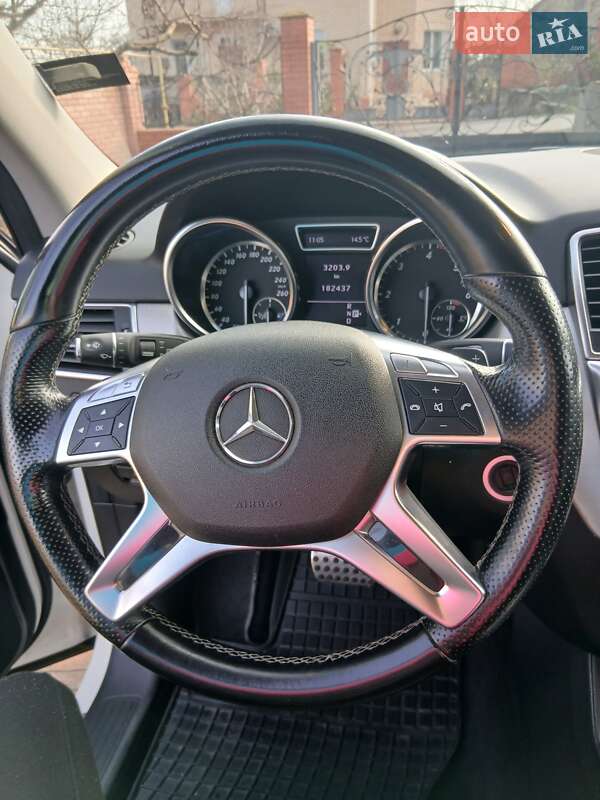 Позашляховик / Кросовер Mercedes-Benz M-Class 2012 в Южному