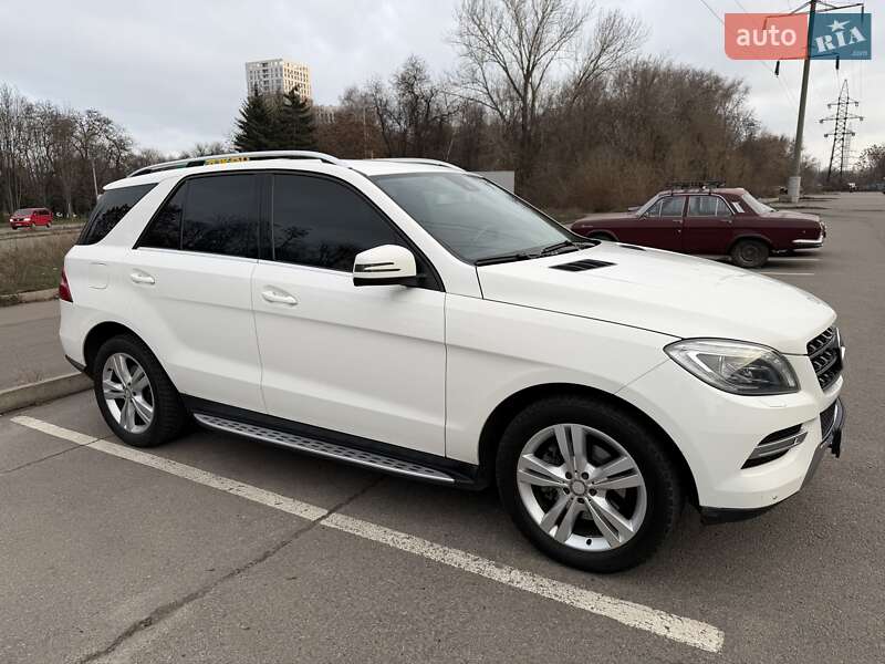 Внедорожник / Кроссовер Mercedes-Benz M-Class 2013 в Днепре фото 4 Внедорожник / Кроссовер Mercedes-Benz M-Class 2013 в Днепре