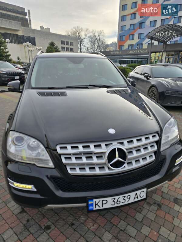 Внедорожник / Кроссовер Mercedes-Benz M-Class 2011 в Ивано-Франковске