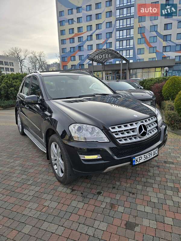 Внедорожник / Кроссовер Mercedes-Benz M-Class 2011 в Ивано-Франковске