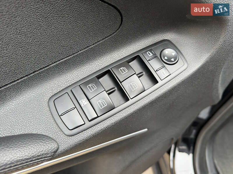 Внедорожник / Кроссовер Mercedes-Benz M-Class 2006 в Могилев-Подольске фото 17 Внедорожник / Кроссовер Mercedes-Benz M-Class 2006 в Могилев-Подольске