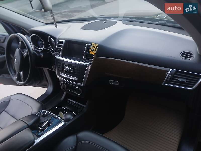 Внедорожник / Кроссовер Mercedes-Benz M-Class 2012 в Хмельницком