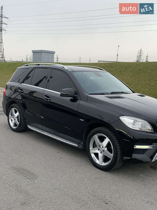 Внедорожник / Кроссовер Mercedes-Benz M-Class 2011 в Днепре фото 2 Внедорожник / Кроссовер Mercedes-Benz M-Class 2011 в Днепре